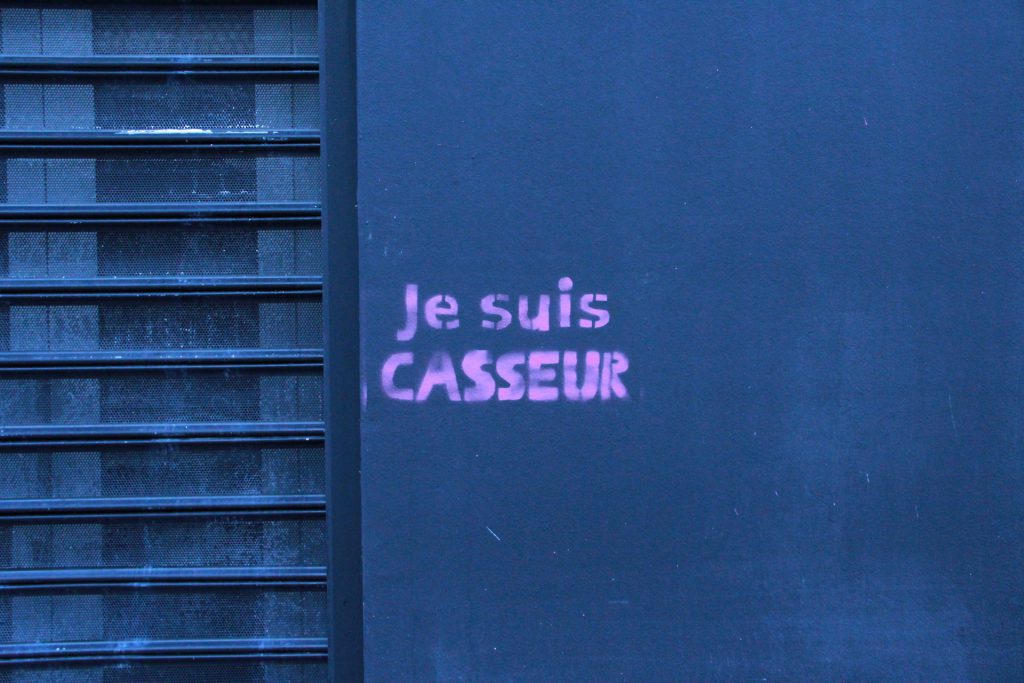 Slogan-loi-travail-nantes-FRAGIL4