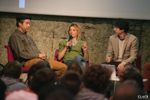Emmanuel Maizeret, dit Daddy Reggae, la réalisatrice et activiste dub Nathalie Valet, ainsi que des membres du sound system nantais RDH Hifi sont réunis pour cette conférence.