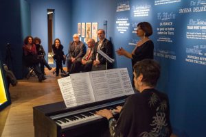 L'auteure Hyam Yared, très à l’aise dans cette ambiance intimiste et chaleureuse, se laisse aller à quelques confidences