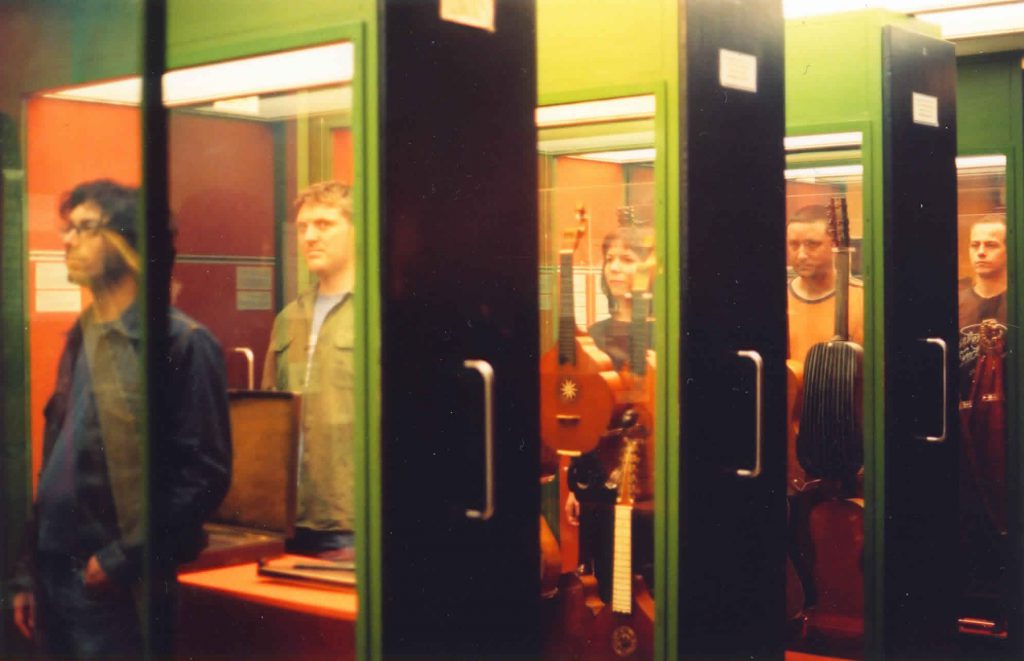 Flotation Toy Warning, auteurs d'un premier album en 2004 chez Talitres.