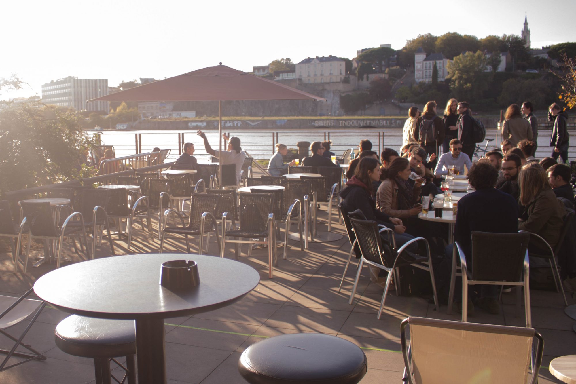 La-terrasse-du-Ferrailleur
