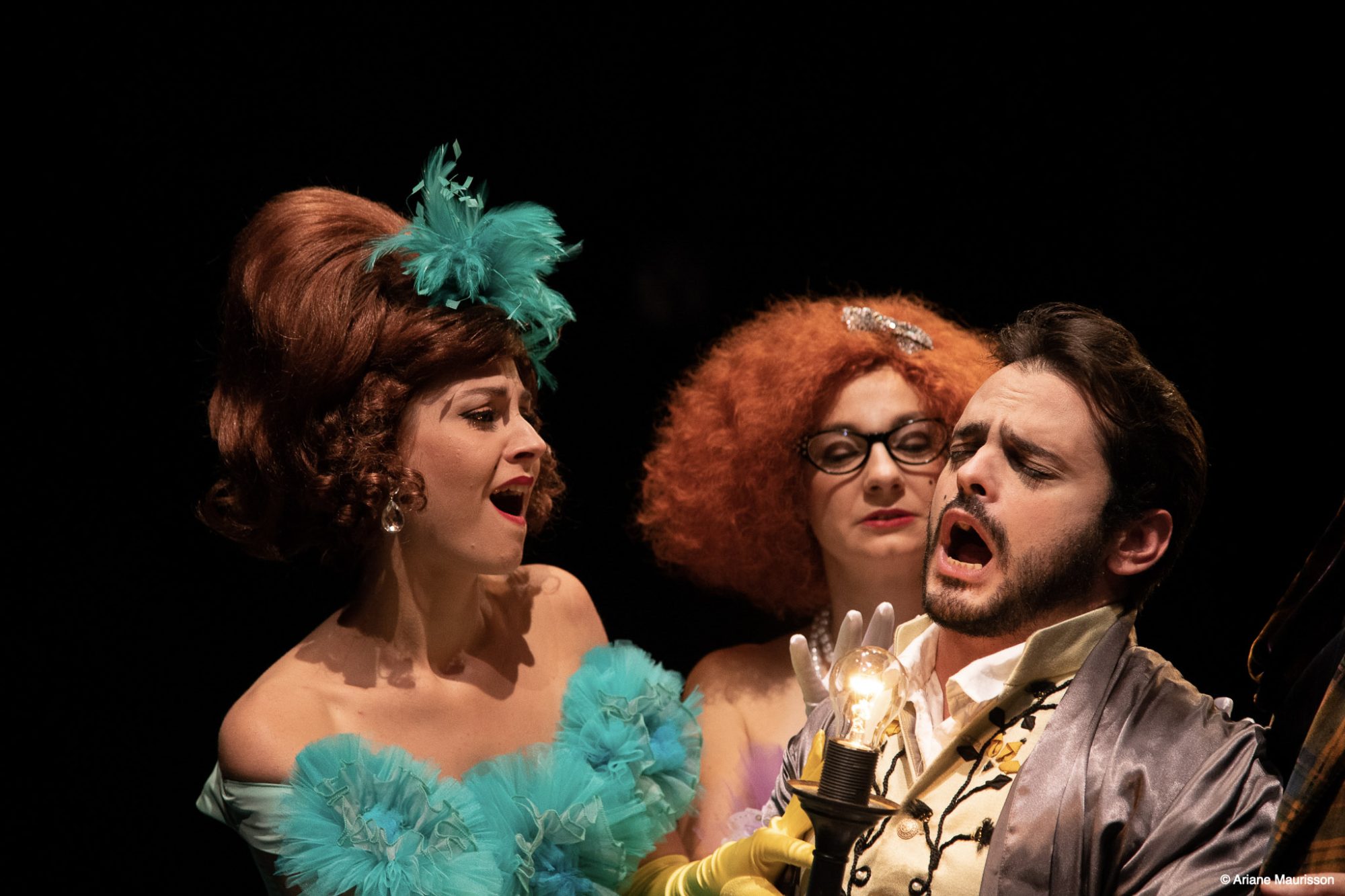 7-Cenerentola©Ariane-Maurisson-076_Dandini-en-faux-prince-de-théâtre...
