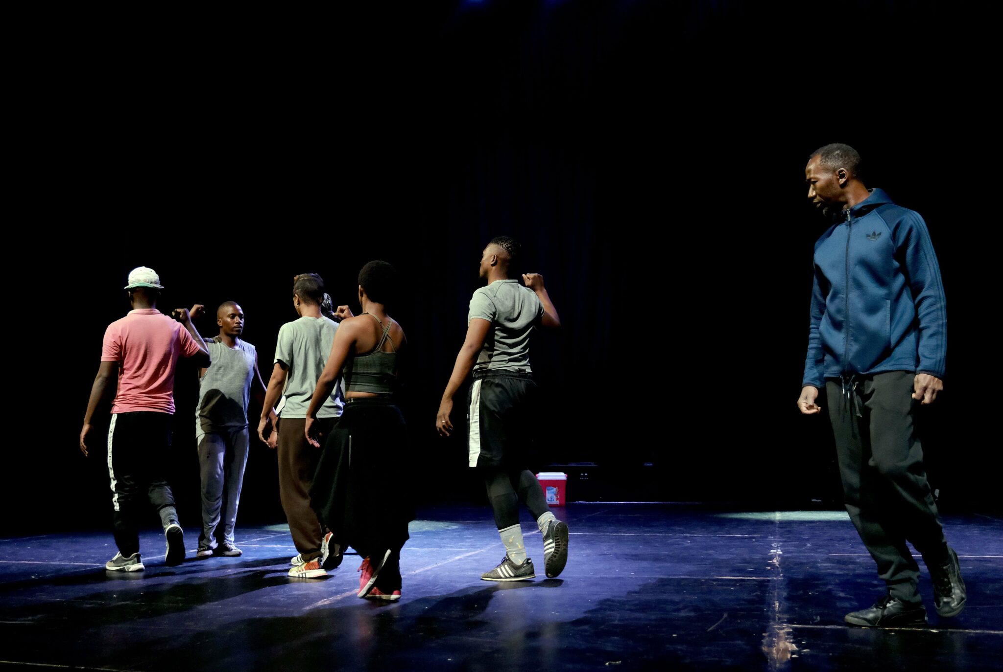 et-les-danseurs-ses-scaled