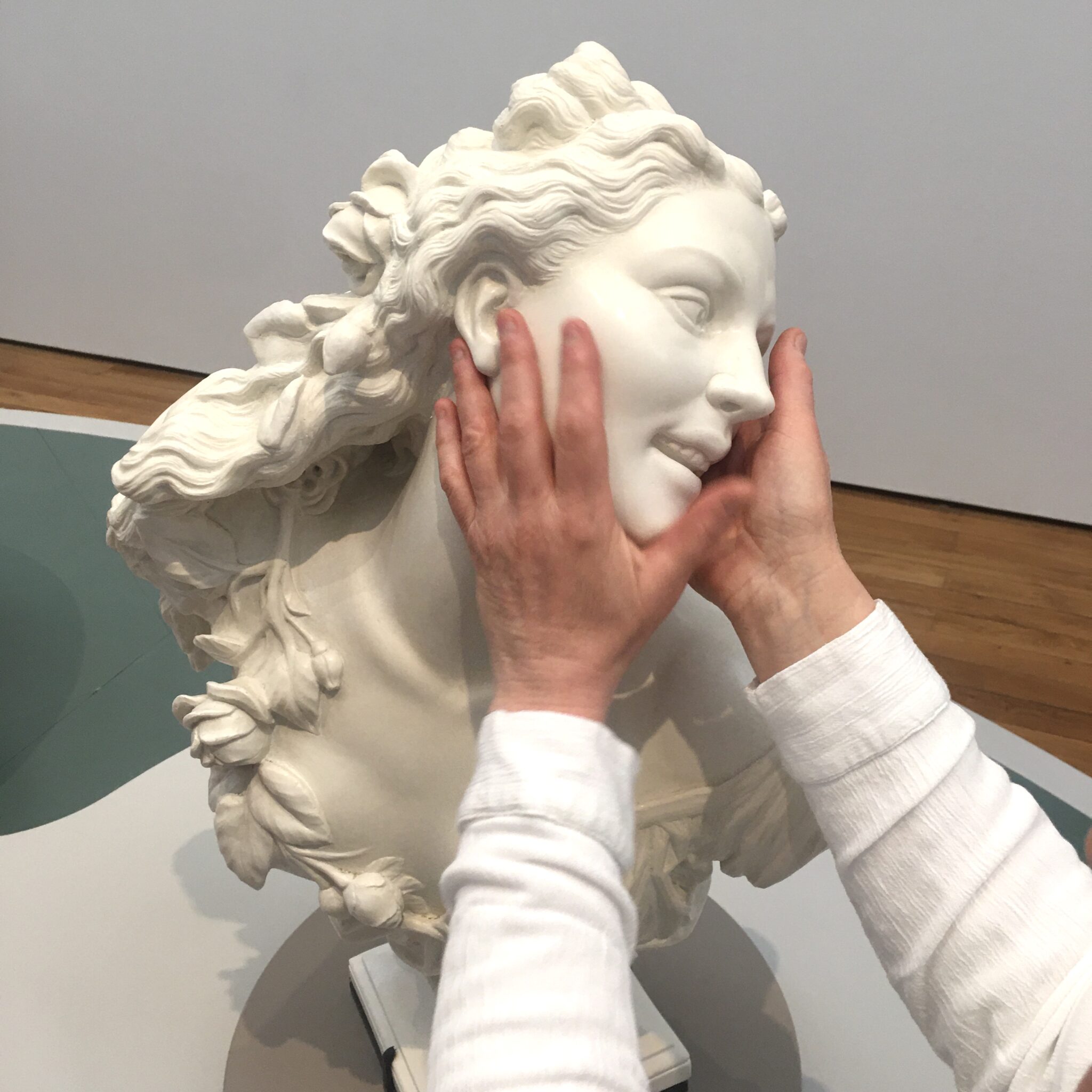 La rieuse, dit aussi Bacchante aux roses n°2, vers 1870. Jean-Baptiste Carpeaux.