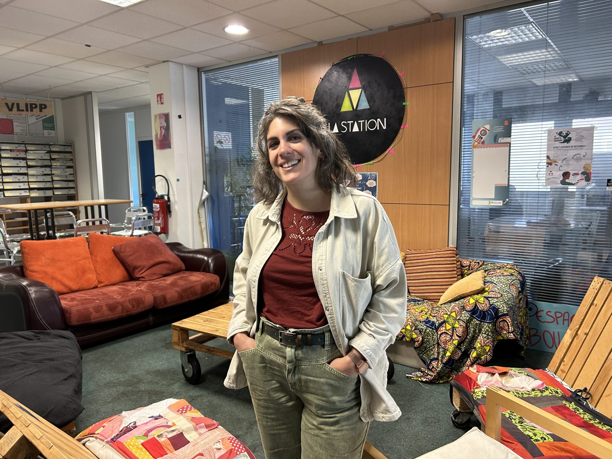 Yaiza MARTIN-FRAJEDAS, rédactrice en chef de Vlipp, dans les locaux de la rédaction