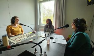 Enregistrement du podcast dans les locaux de Jet FM.