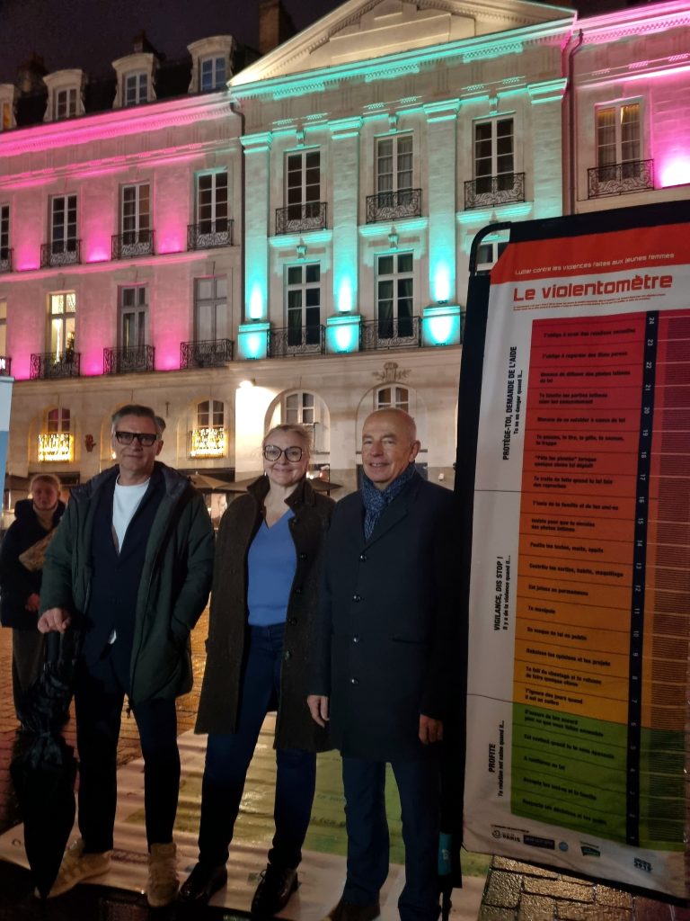 L’exposition a été encadré par quelques représentants de l’observatoire de Loire Atlantique : à droite Michel Ménard, président du conseil départemental de Loire-Atlantique. Denis Talledec, conseiller municipal de Nantes et Fabienne Padovani : conseillière départementale de Nantes 1.