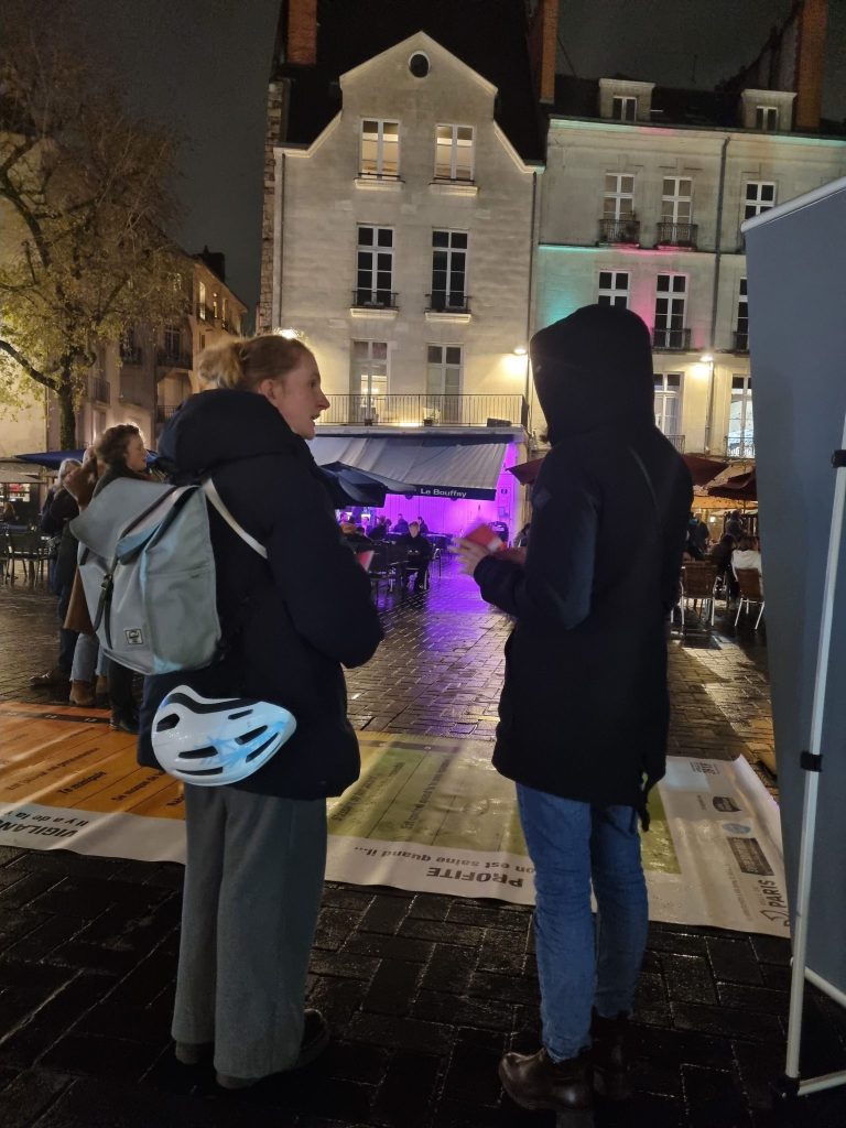 Outre le violentomètre mis en place par l’Observatoire des violences faite aux femmes de Loire Atlantique, le questionnement systématique permet de repérer les femmes victime de violences conjugales « Si on pose pas les questions, elles y répondent pas comme on leur a pas poser la question » dit Fabienne Padovani