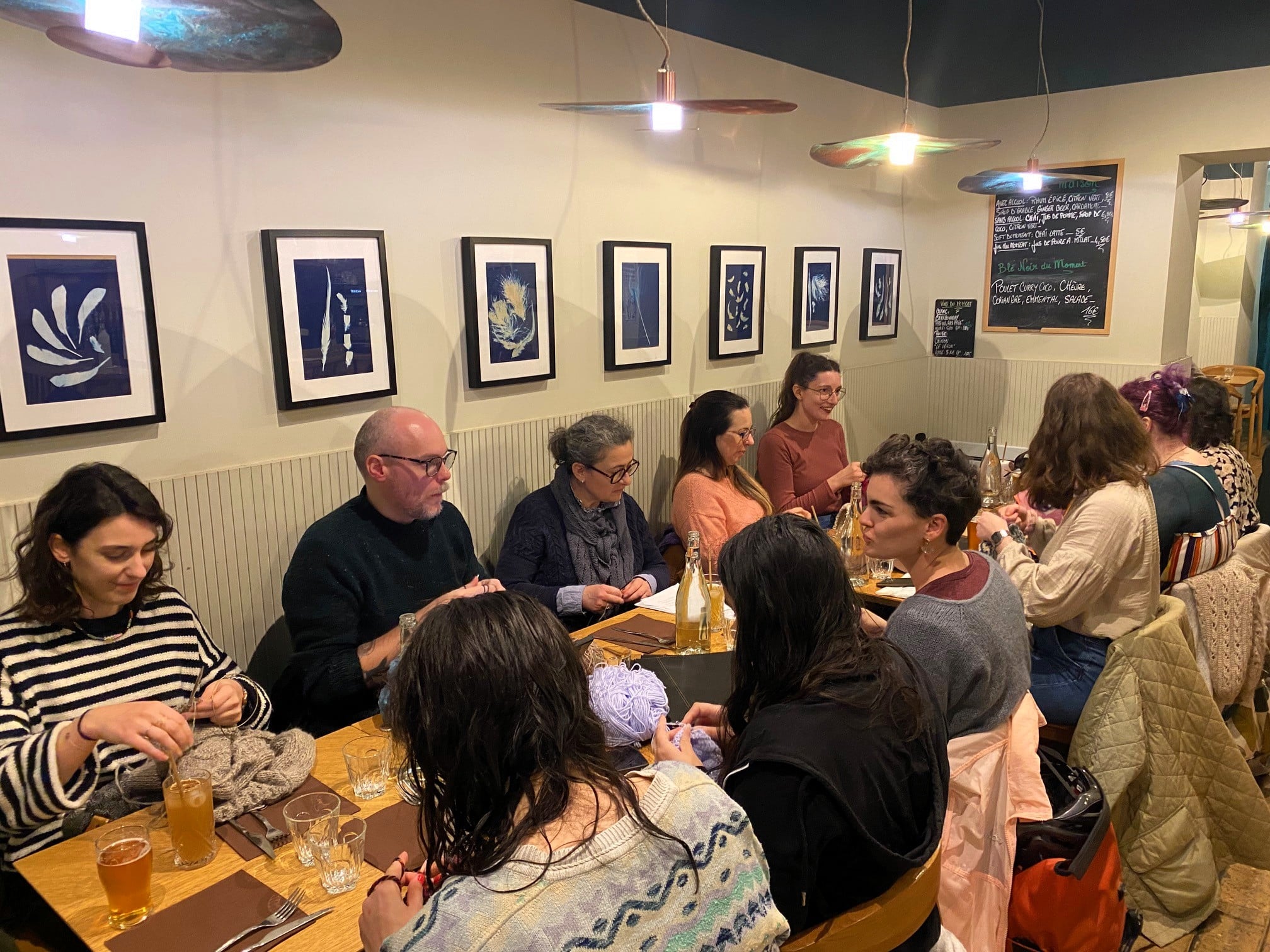 Aux apéros Bière et Laine, le lien social se tricote