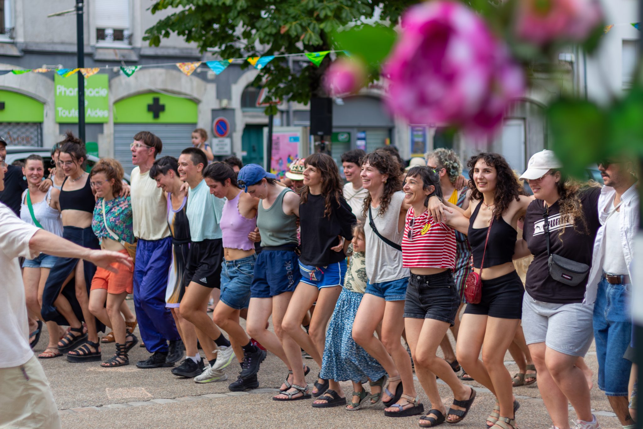 Le festival d’arts de rue Rebonds s&rsquo;immisce dans la ville
