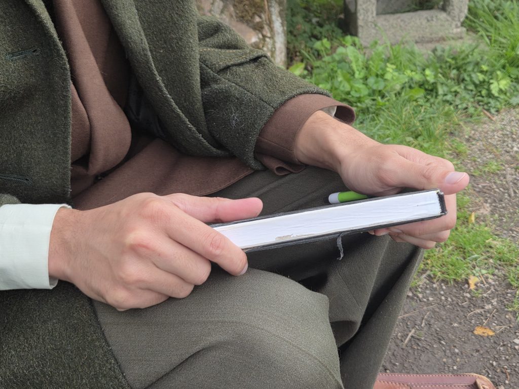 Le carnet de Nathan à la reliure déjà bien usée
